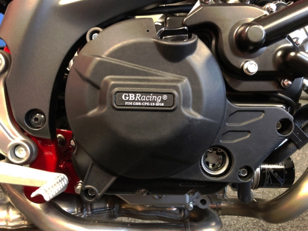 SV650-2015-Clutch-Cover-GBRacing-fitting